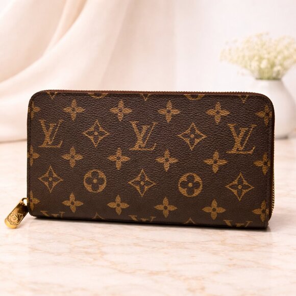 Authentic Louis Vuitton Zippy Wallet Monogram Canvas